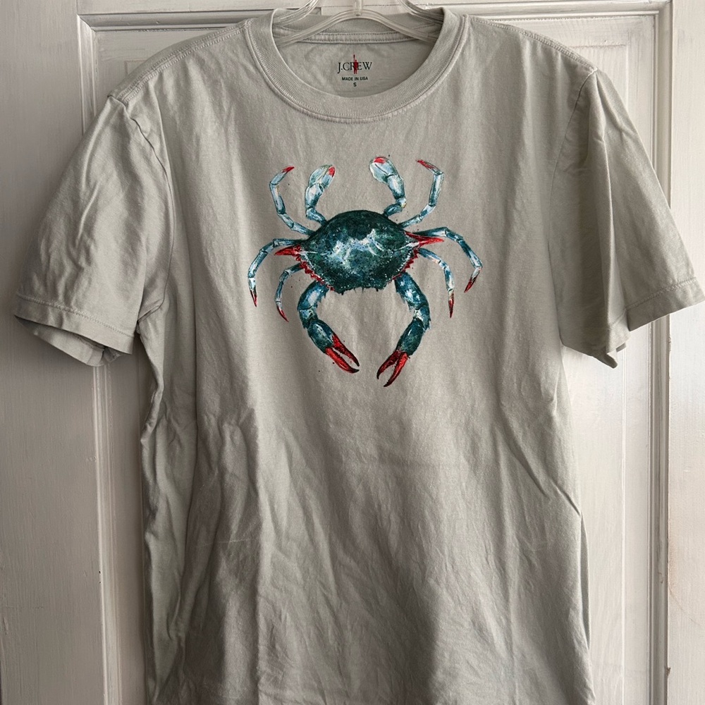 J. Crew Gray T-Shirt with Vibrant Crab Design